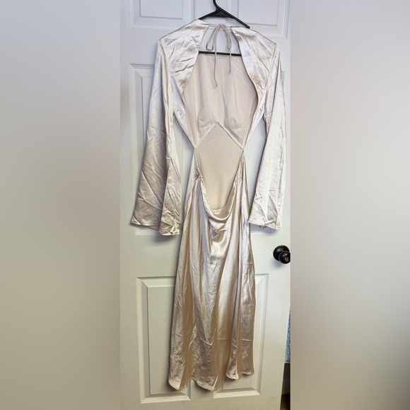 Selfie Leslie Doting Bell Sleeve Cut-Out Midi Dress Champagne New Size Medium - Picture 4 of 13